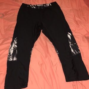 Adorable leggings with back zipper